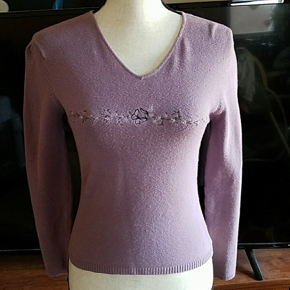 Purple top size M juniors with butterflies